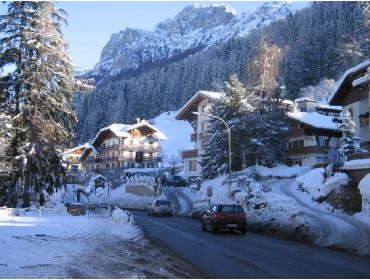 Skidorf Kleine Stadt im Herzen der Dolomiten mit gemütlichem Zentrum-3