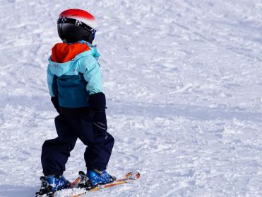 Kind skifahren
