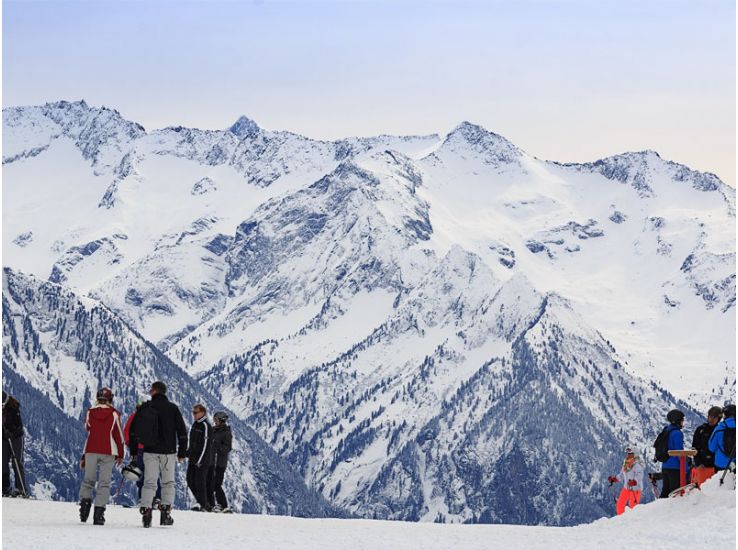 Skifahrer Skiurlaub Mayrhofen