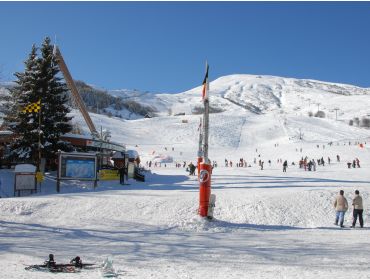 Skidorf Modernes Skidorf mit Winterunterkünften direkt an der Piste-4